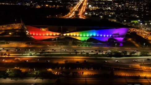 Cidade do Rio se cobre com as cores do arco-íris para festejar o Dia  Internacional do Orgulho LGBTQIAP+ - Jornal O Globo