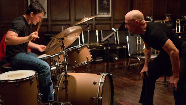 O solitário Andrew é um jovem baterista que sonha em ser o melhor de sua geração e marcar seu nome na música americana como fez Buddy Rich, seu maior ídolo na bateria. Após chamar a atenção do reverenciado e impiedoso mestre do jazz Terence Fletcher, Andrew entra para a orquestra principal do conservatório de Shaffer, a melhor escola de música dos Estados Unidos. Entretanto, a convivência com o abusivo maestro fará Andrew transformar seu sonho em obsessão, fazendo de tudo para chegar a um novo nível como músico, mesmo que isso coloque em risco seu relacionamento com sua namorada e sua saúde física e mental.