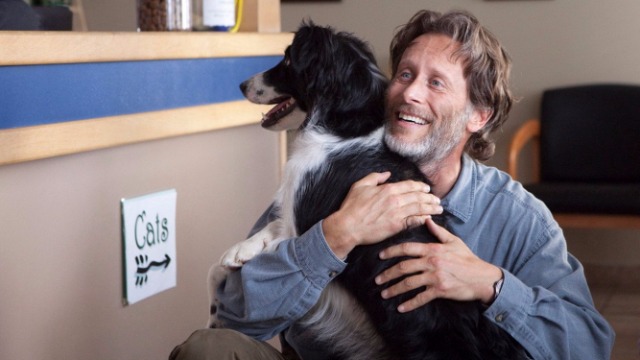 Após ser dispensado do serviço militar, o veterano Terry Polesky encontrou forças na sua amizade com o cão Duke. Vivendo como um sem-teto, Terry é obrigado a deixar o cachorro, que está próximo da morte, numa clÃnica de animais. Após cuidarem de Duke, que recupera sua saúde, os veterinários lançam uma campanha para encontrar o veterano e reuni-lo com seu melhor amigo canino.
