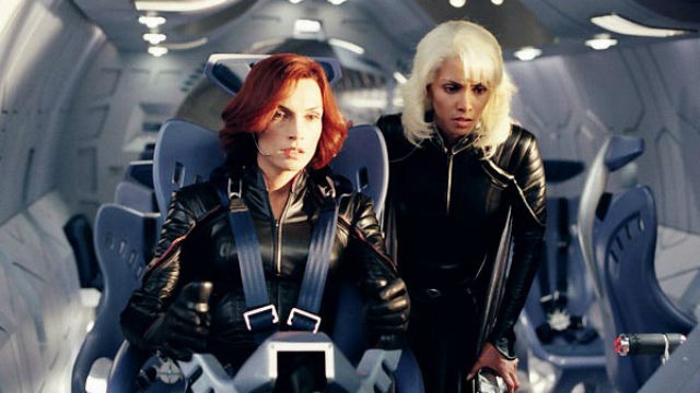 Um militar realiza um grande plano para erradicar de uma vez por todas os mutantes, forçando que Magneto se una aos X-Men para combatê-lo.