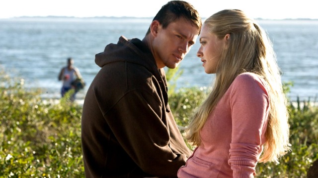 Baseado no best seller de Nicholas Sparks. John é um soldado que volta para sua cidade durante uma licença e se envolve com Savannah, uma universitária idealista. Apaixonados, eles se correspondem, quando John volta para suas perigosas missões no Exército. O amor dos dois é grande, mas o atentado terrorista de 11 de Setembro e uma reviravolta do destino podem por tudo a perder.