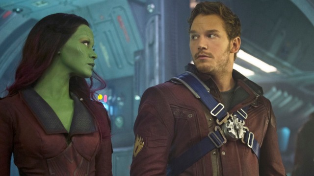 Peter Quill foi abduzido da Terra quando ainda era criança. Adulto, fez carreira como saqueador e ganhou o nome de Senhor das Estrelas. Quando rouba uma esfera, na qual o poderoso vilão Ronan, da raça Kree, está interessado, passa a ser procurado por vários caçadores de recompensas. Para escapar do perigo, Quill une forças com quatro personagens fora do sistema: Groot, uma árvore humanóide, a sombria e perigosa Gamora, o guaxinim rápido no gatilho Rocket Racoon e o vingativo Drax, o Destruidor. Mas o senhor das estrelas descobre que a esfera roubada possui um poder capaz de mudar os rumos do universo, e, logo, o grupo deverá proteger o objeto para salvar o futuro da galáxia.