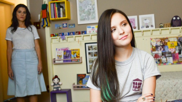 Ângela Cristina, mãe da adolescente Maria de Lourdes, está tendo a experiência de guiar sua filha durante uma das fases mais complicadas da vida. Ela vive uma montanha-russa de emoções, com medos, frustrações e um caminhão de queixas para descarregar. Por outro lado, Malu, como prefere ser chamada, também tem suas insatisfações. Teimosa, sofre com os cuidados excessivos e com o jeito conservador da mãe.