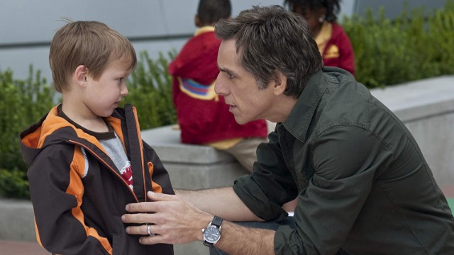 Após 10 anos, Greg conseguiu se enturmar com seu sogro, Jack. O pai de dois filhos quer que as crianças estudem numa escola particular de prestÃgio e tenham uma bela festa de aniversário, mas, sem dinheiro e com obras atrasadas em casa, os planos estão ameaçados. A solução é aceitar um emprego noturno. Só que uma nova e sexy colega de trabalho faz com que Jack volte a desconfiar do genro.