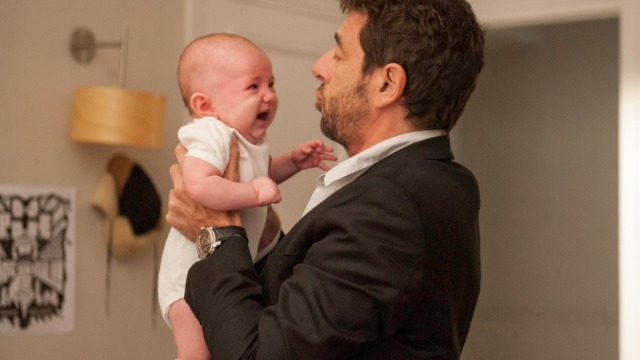 Ange Pagani, um arquiteto bem sucedido e mulherengo, parece estar tendo um dia normal, após uma noite agitada, até o momento em que Gabrielle aparece em seu escritório alegando que seu filho teria engravidado a sua filha. O problema é que Ange não tem um filho, pelo menos ele nunca assumiu a paternidade de nenhum. Mas, mesmo assim, Gabrielle continuará na sua vida, até que ele se sinta atraÃdo por ela, que lhe mostrará o que é o amor incondicional.