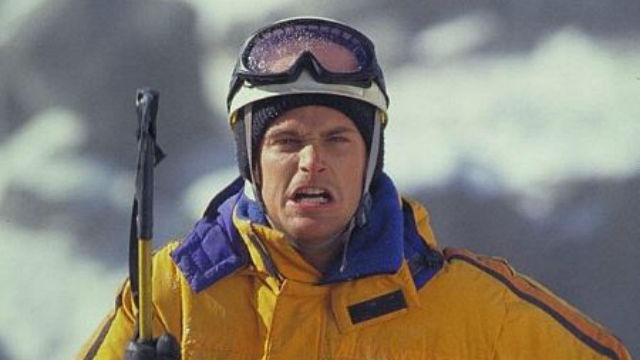 Uma equipe de escaladores liderada por uma determinada jovem enfrenta condições de tempo adversas ao tentar alcançar o cume do K2, a segunda maior montanha do mundo. Após uma série de desastres, eles ficam presos na montanha, forçando que o irmão da lÃder da equipe, também um escalador experiente, monte uma equipe de emergência para resgatar os sobreviventes na montanha.