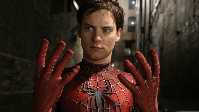 Após derrotar o Duende Verde, a vida de Peter Parker muda por completo. Temendo que Mary Jane sofra algum risco por ele ser o Homem-Aranha, Peter continua escondendo o amor que sente e se mantém longe dela. Ao mesmo tempo, precisa lidar com Harry, seu melhor amigo, cuja raiva pelo Homem-Aranha aumenta cada vez mais por considerá-lo o assassino de seu pai. Enquanto precisa lidar com seus problemas particulares, Peter recebe ainda uma má notÃcia: o surgimento do Dr. Octopus, um homem que possui tentáculos presos ao corpo.