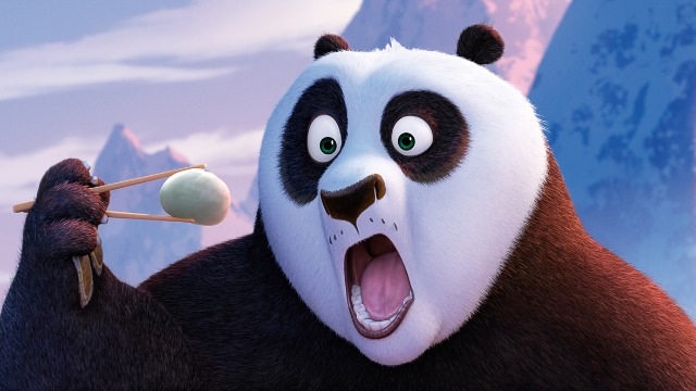 Desta vez, mestre Shifu tem como principal ensinamento fazer com que Po aprenda a técnica de dominação do chi, uma espécie de “energia vital”. Porém, o atrapalhado panda acaba se desconcentrando com a chegada do pai de sangue, o panda Li, que o carrega para a vila secreta dos pandas – aguçando o ciúme do Sr. Ping, o “pai” ganso de Po. Em paralelo, o poderoso touro Kai, o coletor, um centenário inimigo do mestre Oogway, reúne forças para voltar para o mundo dos vivos e tomar o que ele acha que é dele por direito. Caberá a Po e seus amigos impedir o maléfico plano do vilão.