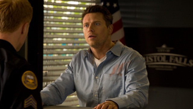 Jake Carter é escolhido para proteger um âpacote preciosoâ, uma denunciante que pretende expor uma empresa de defesa militar corrupta. No entanto, os oficiais contratam um grupo de mercenários para matá-la, junto com qualquer outro ser que ficar em seu caminho, cabendo a Carter detê-los.