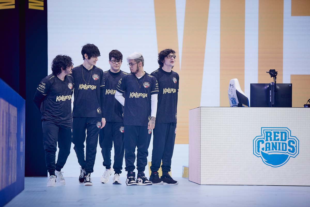 Equipe chinesa EDG conquista título mundial do League of Legends - Folha PE