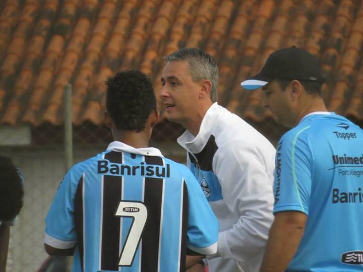 Hélio teme saída do executivo Ari Barros para o Grêmio: Vem sendo muito  importante - Folha PE