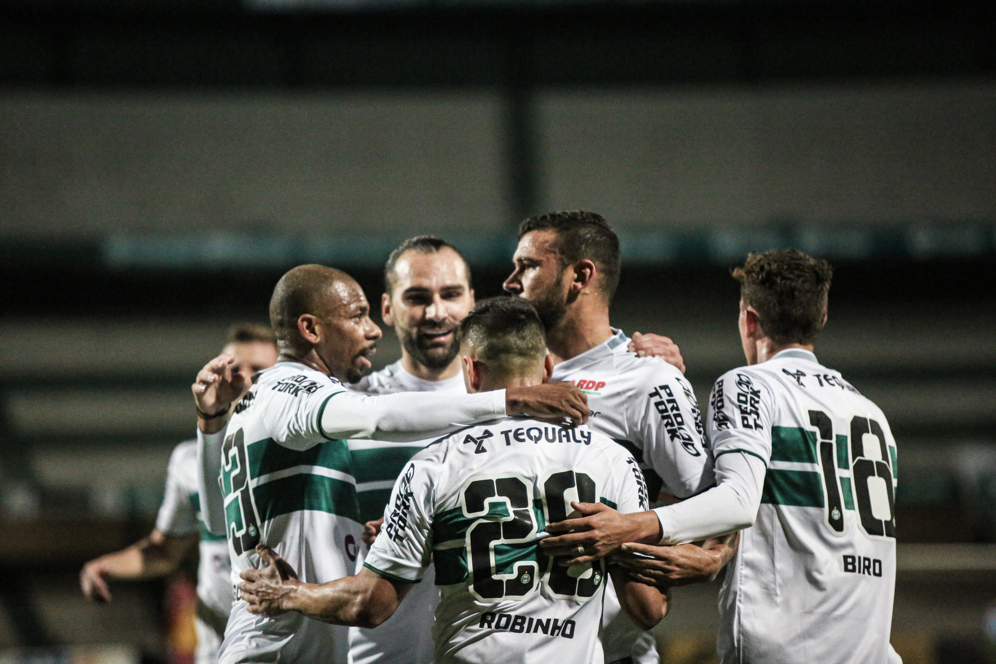 Todos os jogos são uma final, destaca zagueiro do Coritiba