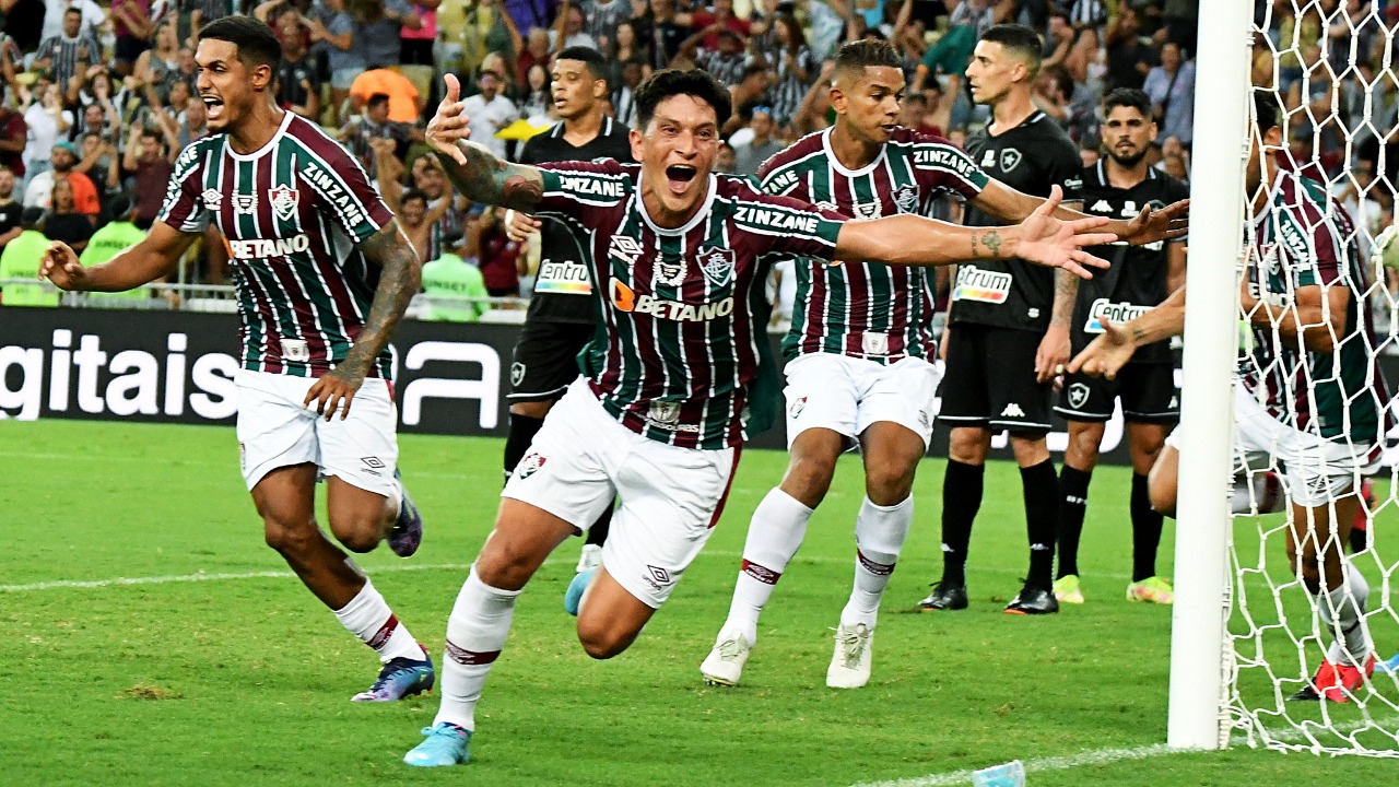 Fluminense marca no fim e vence Flamengo em clássico de muita confusão -  06/02/2022 - UOL Esporte