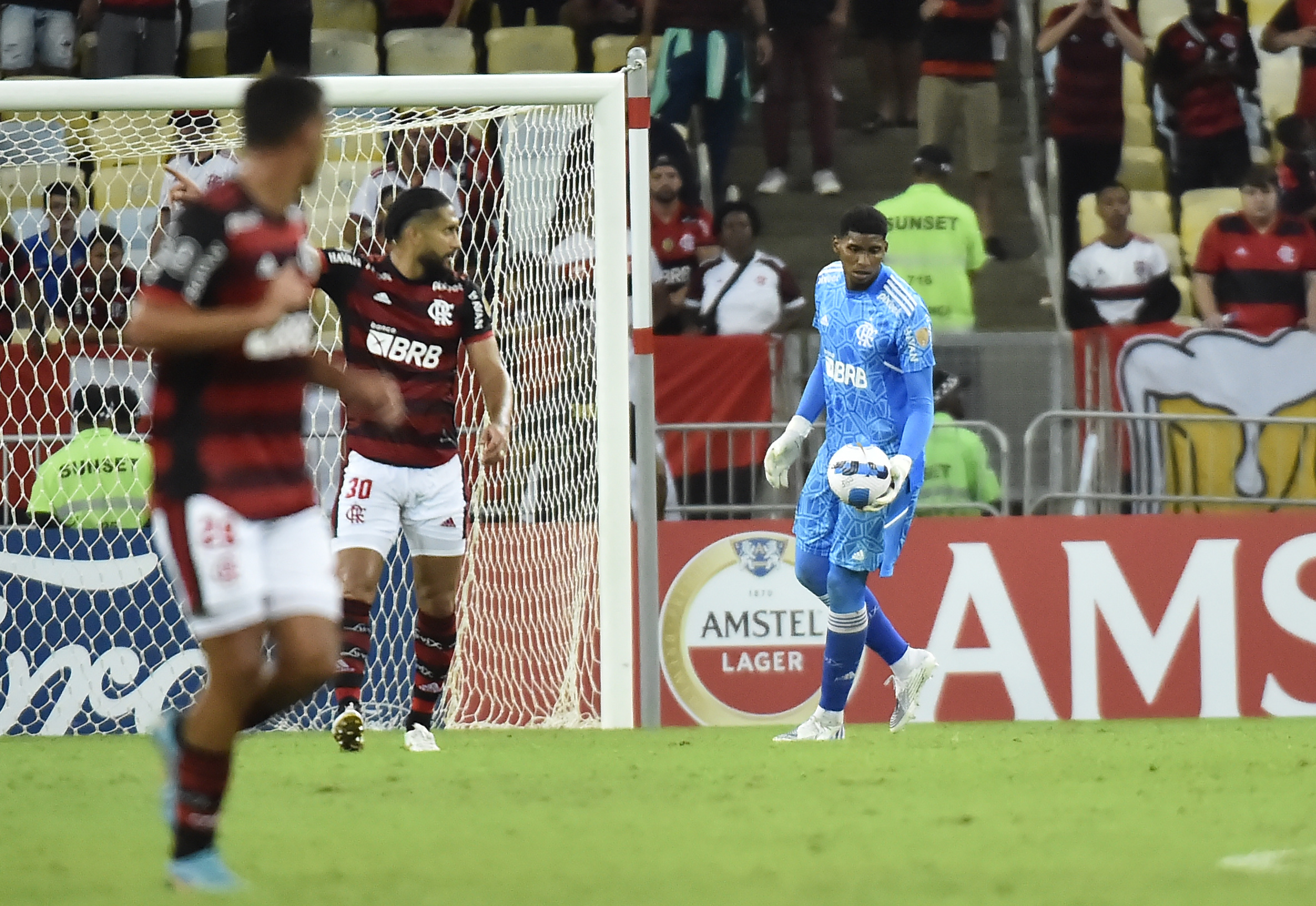 Novo titular? Matheus Cunha é eleito melhor goleiro da rodada do Brasileirão
