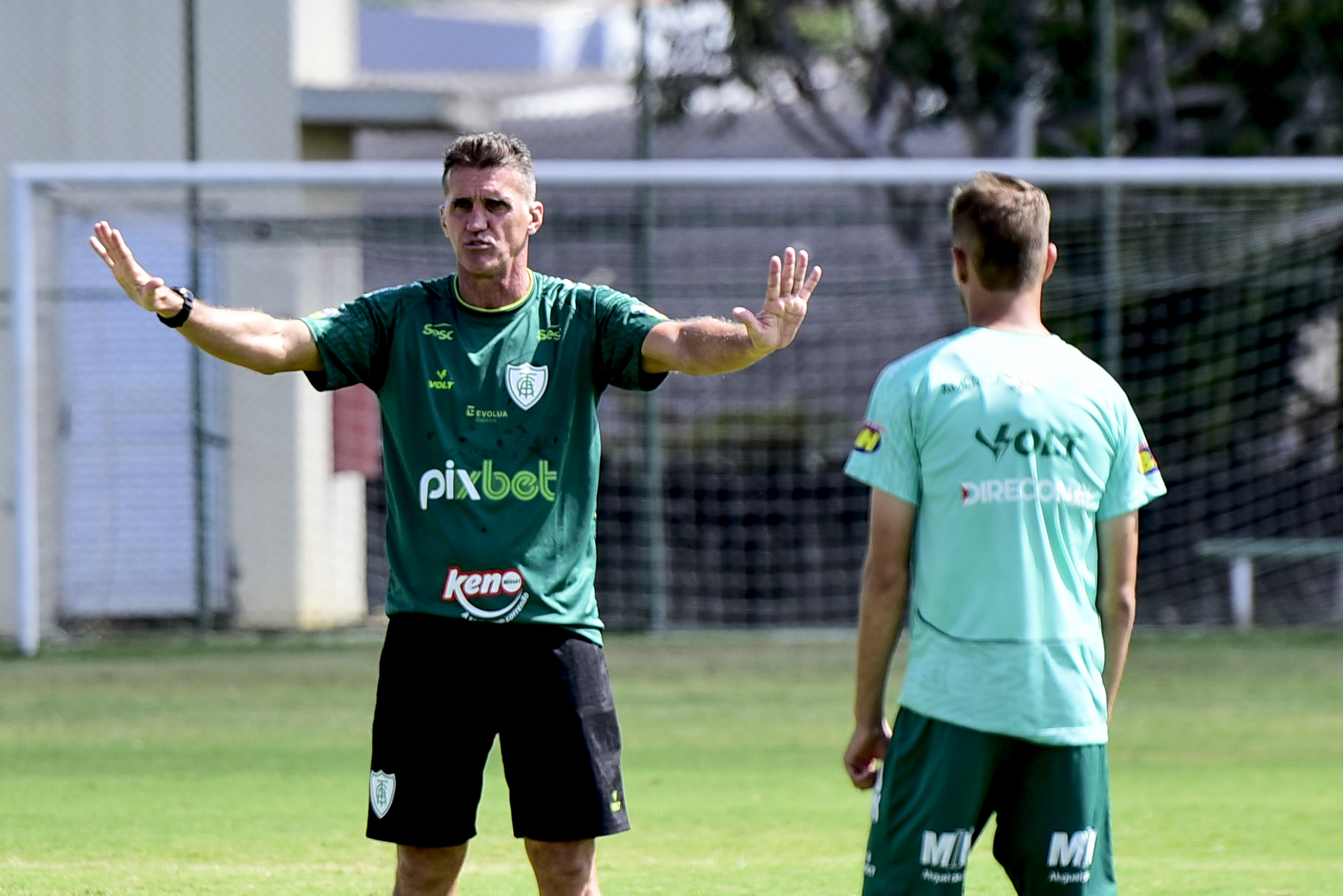 Atlético-MG divulga lista de relacionados para duelo contra o