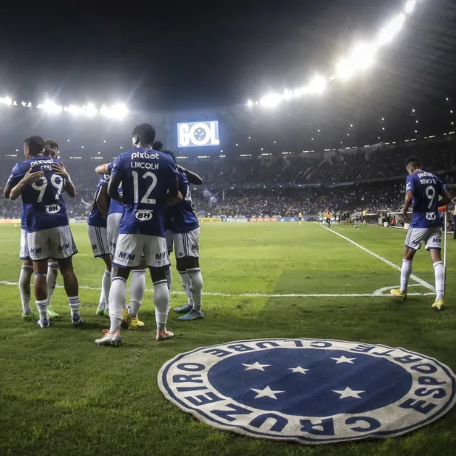 Rede Globo > rbstvsc - Globo Esporte mostra a festa do Cruzeiro, campeão  brasileiro de 2013