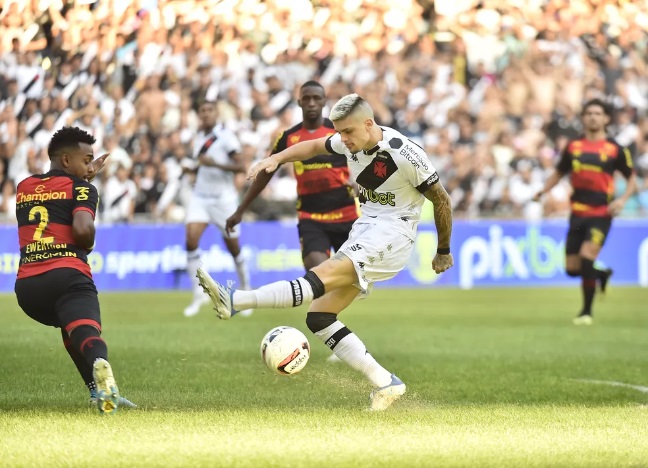 Vasco leva gols em todos os jogos e sofre com jogadas de bola parada -  12/05/2021 - UOL Esporte