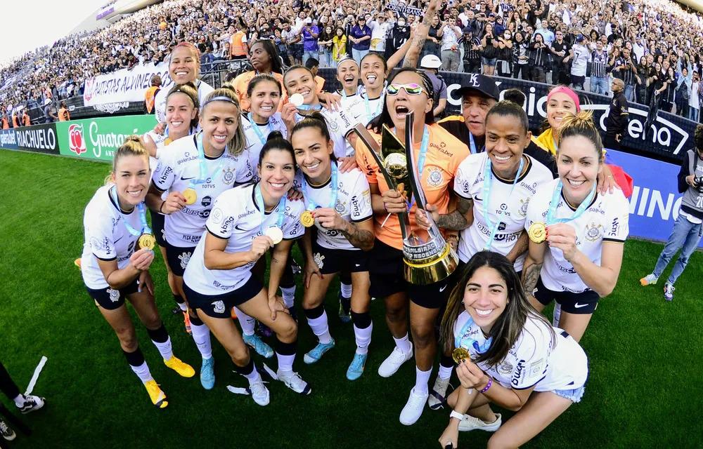 Futebol Feminino: Timão goleia o São Paulo por 4 a 1 e é tetracampeão  paulista