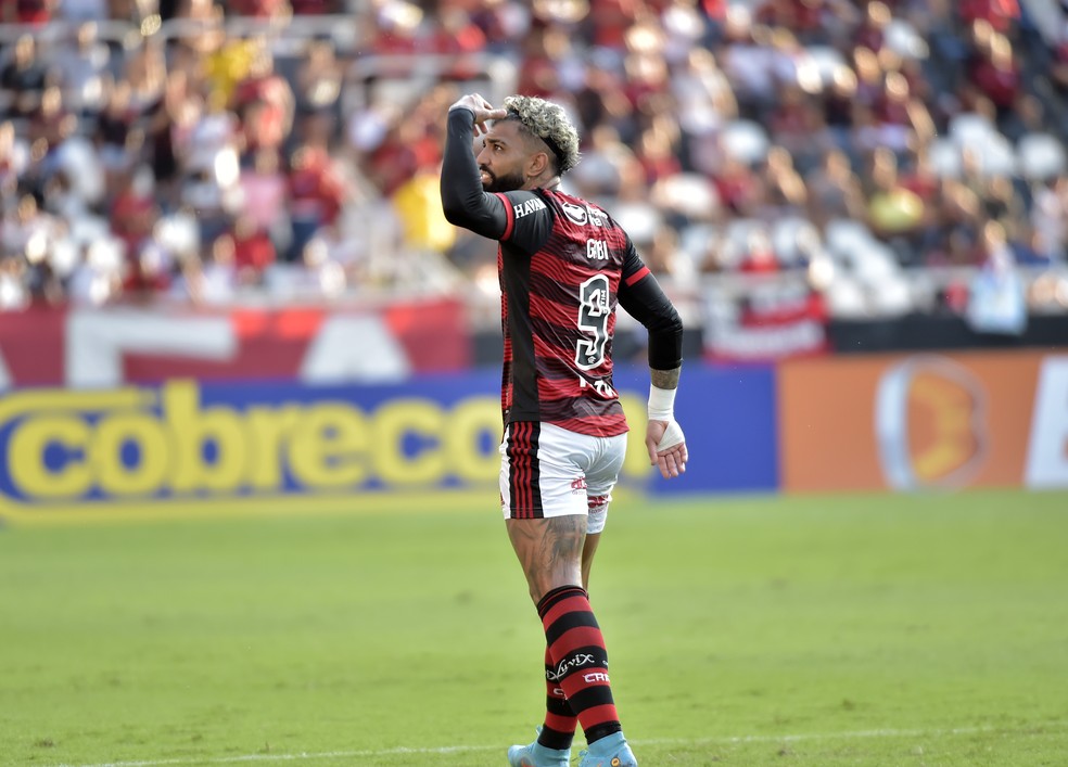 Flamengo decide multar Isla, que alegou mal-estar, foi cortado do jogo e  postou vídeo em festa, flamengo