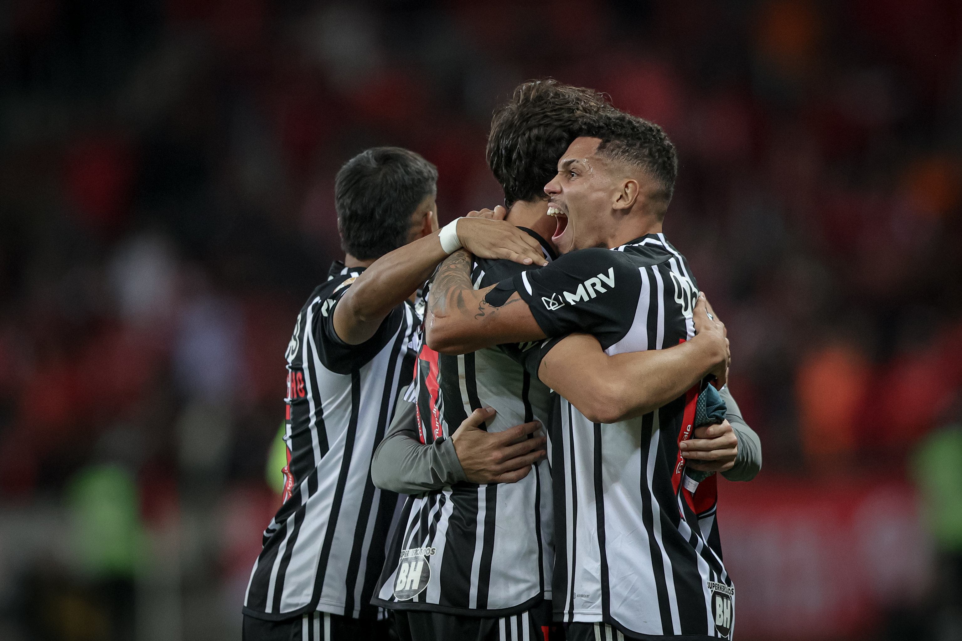 Atlético-MG leva susto, empata com Libertad e avança na Libertadores