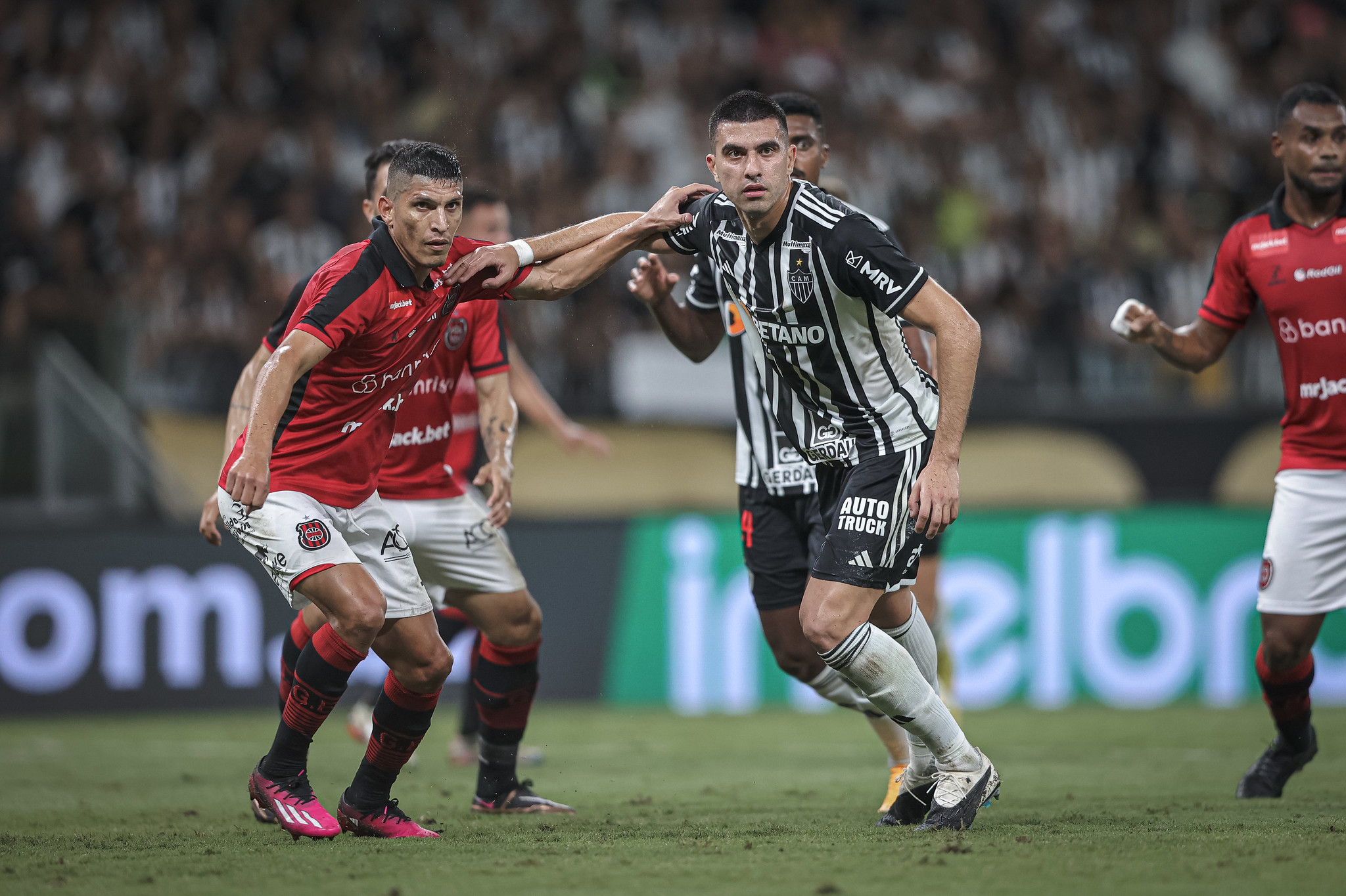 Gramado do Mineirão passa por manutenção; técnico do Atlético-MG e estádio  trocam informações, atlético-mg