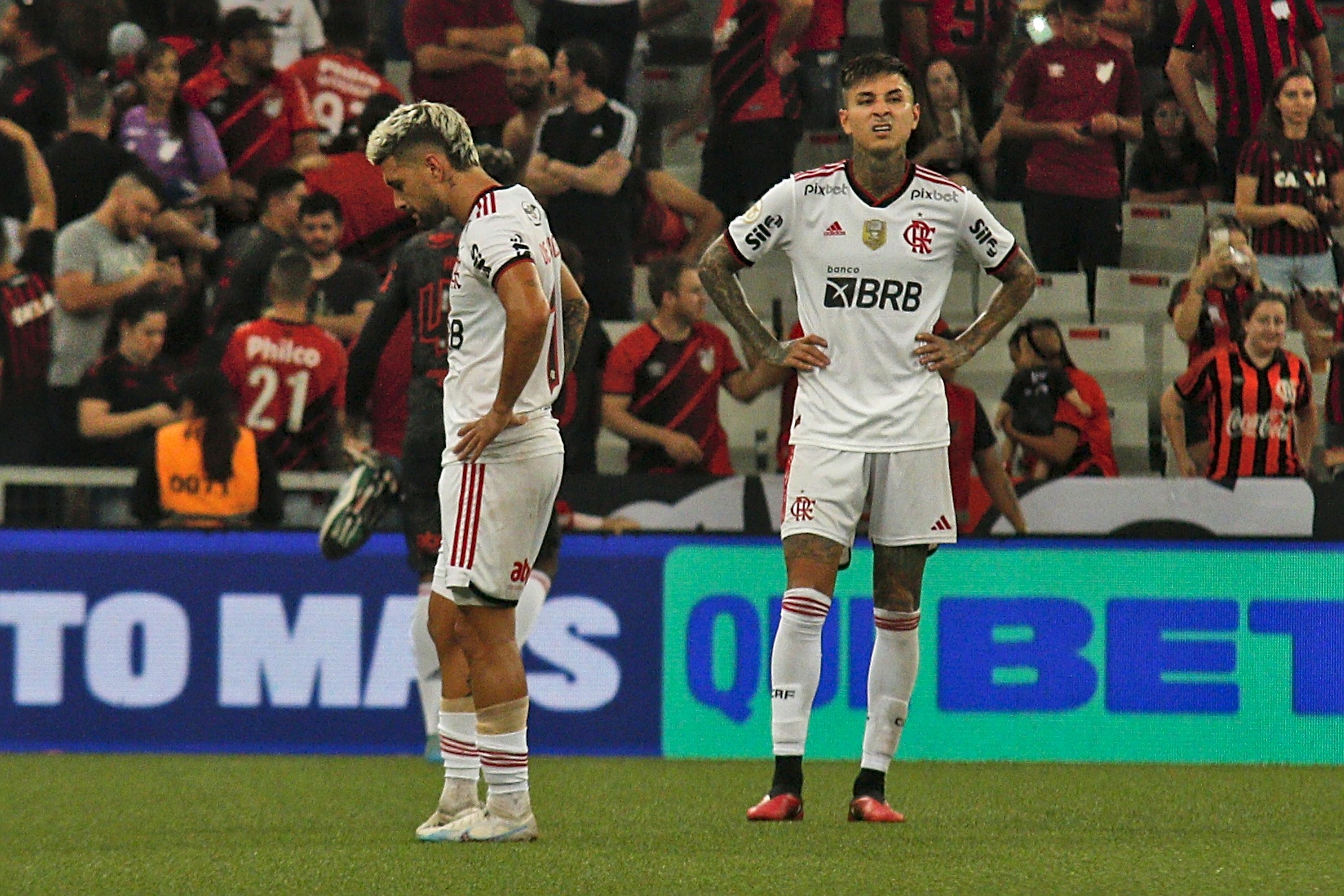 Pedro e Gabigol estão suspensos em jogo do Flamengo contra o Goiás