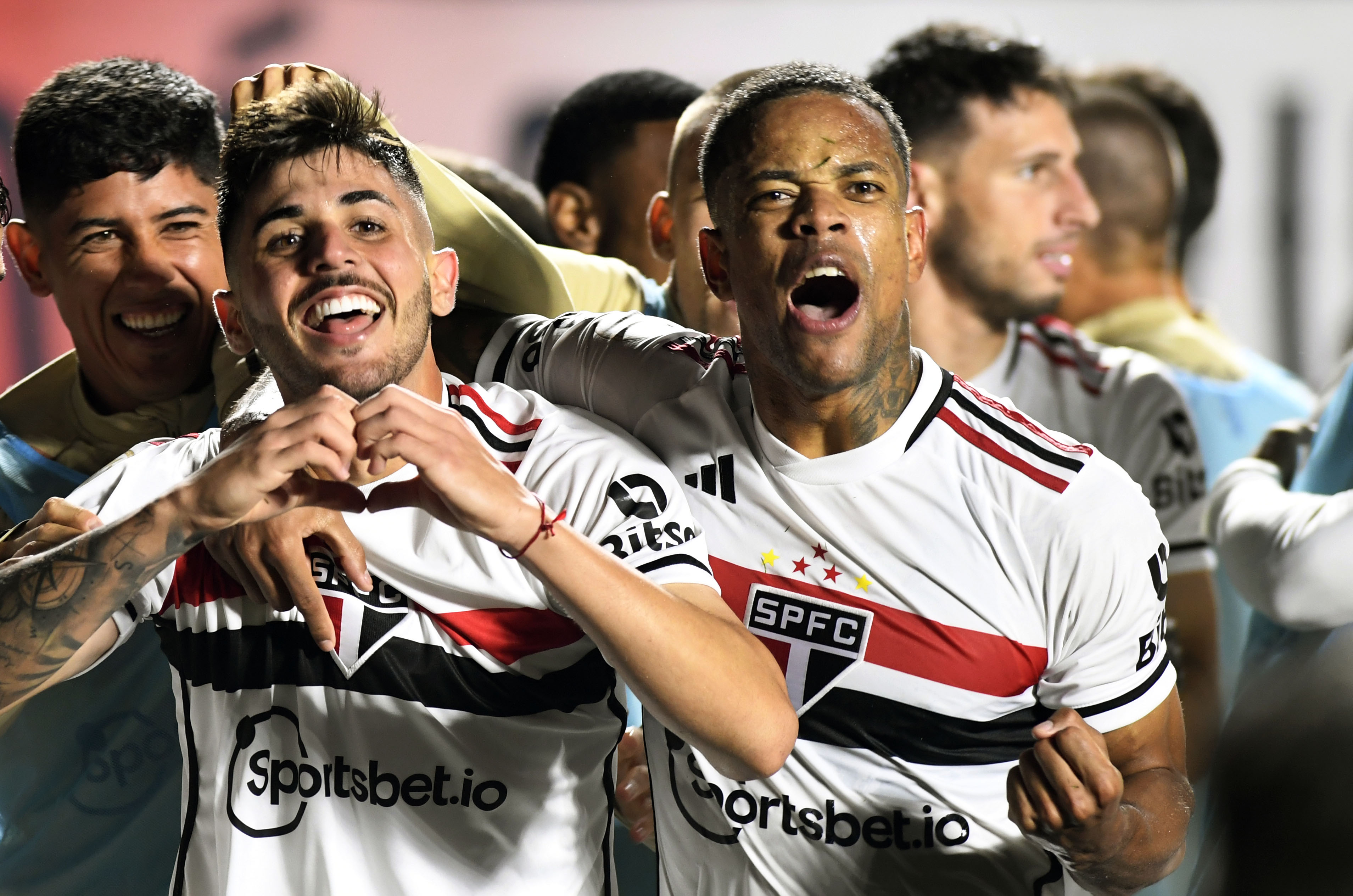 São Paulo se acerta com o Racing e contrata atacante Centurión - Estadão