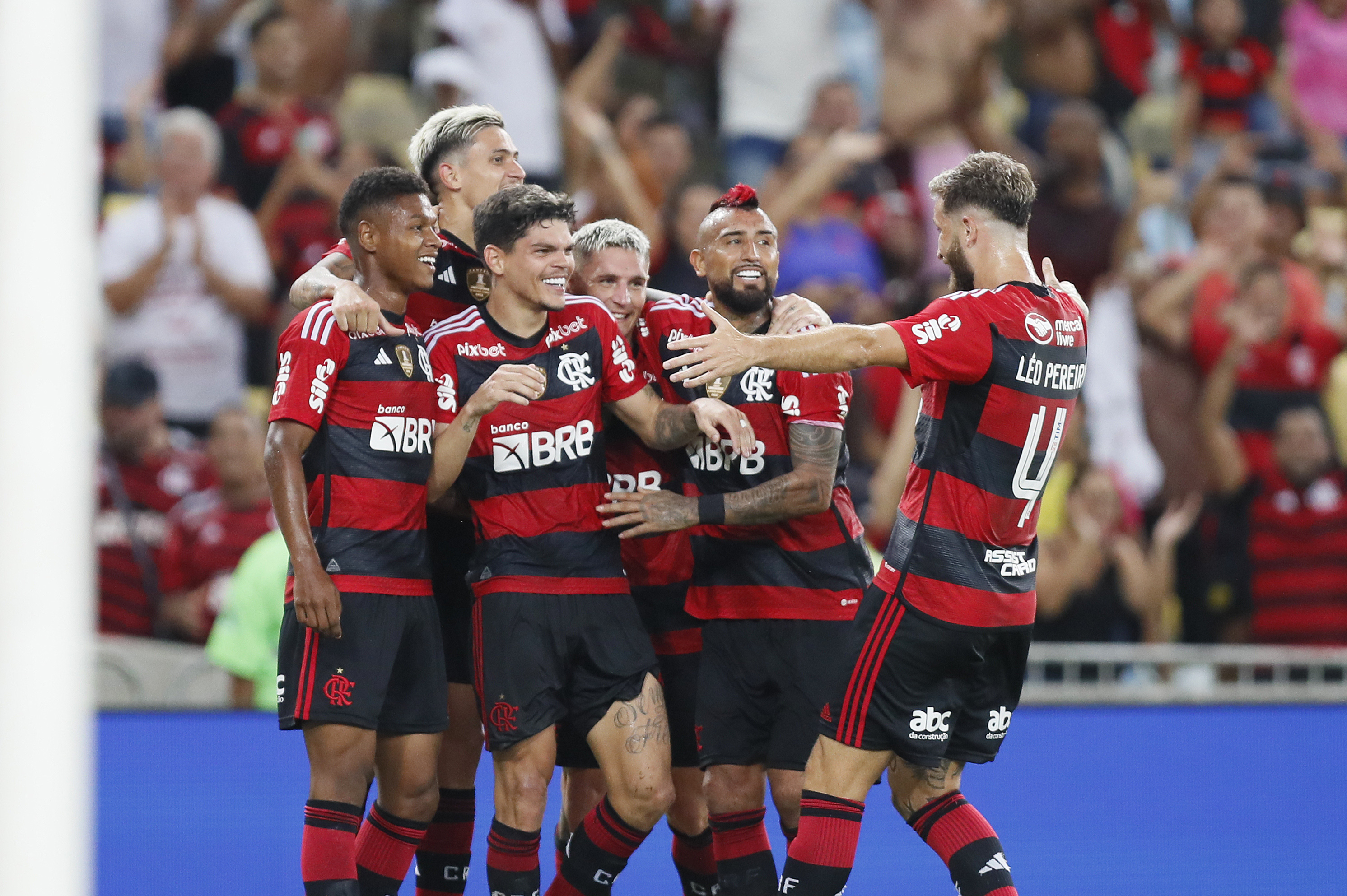 Na seleção chilena, Isla é mais um jogador do Flamengo que testa positivo  para Covid-19 - Lance!