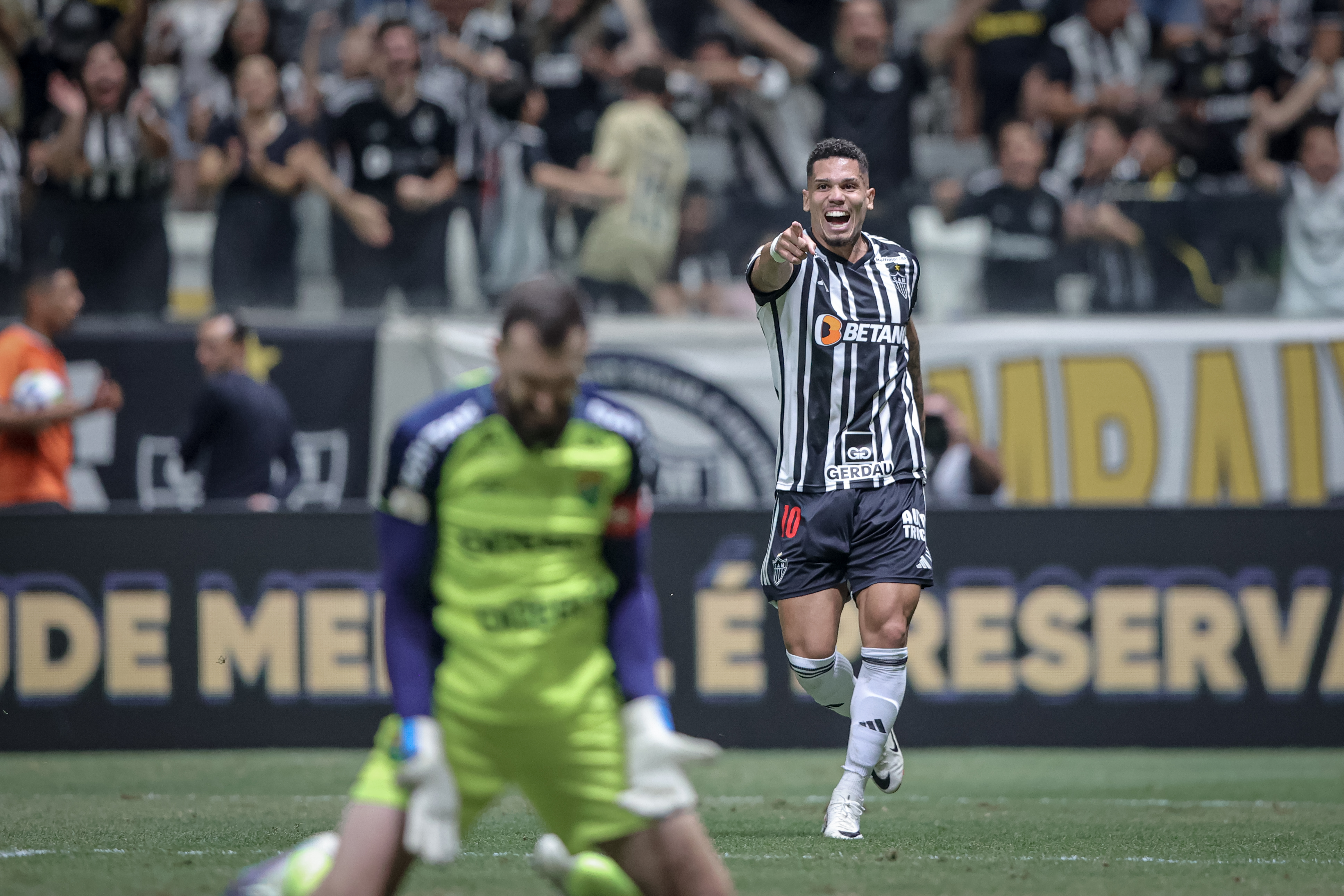 Hulk ultrapassa Suárez e é o jogador com mais participações em gols na  Série A - Rádio Itatiaia