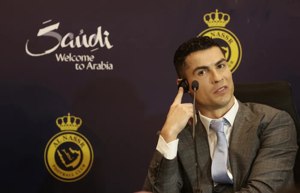 Cristiano Ronaldo pode deixar Al-Nassr rumo à Premier League caso clube  inglês consiga vaga na Champions - Lance!