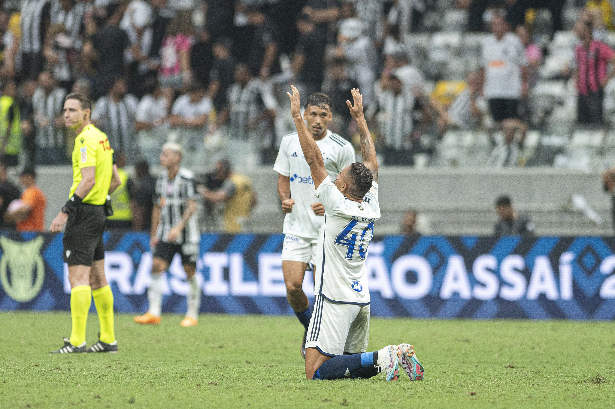 Galo faz contra e Cruzeiro vence o primeiro clássico na Arena MRV - Placar  - O futebol sem barreiras para você